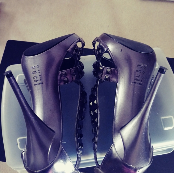 Michael Antonio Women's Silver Heels - Picture 7 of 10